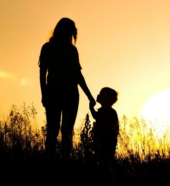 Mom And Son Silhouette In Sunlight Y9xq6yl4z3dvos03